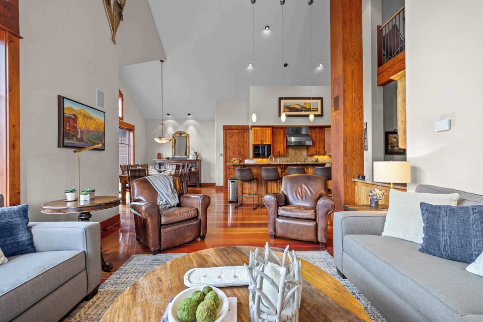 Living room: 2 sofas, 2 leather accent chairs, gas fireplace, Smart TV, patio access
