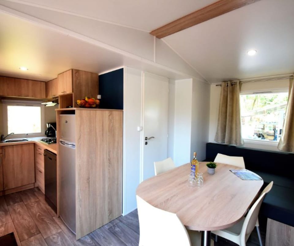 Classic Mobile Home | Dining
