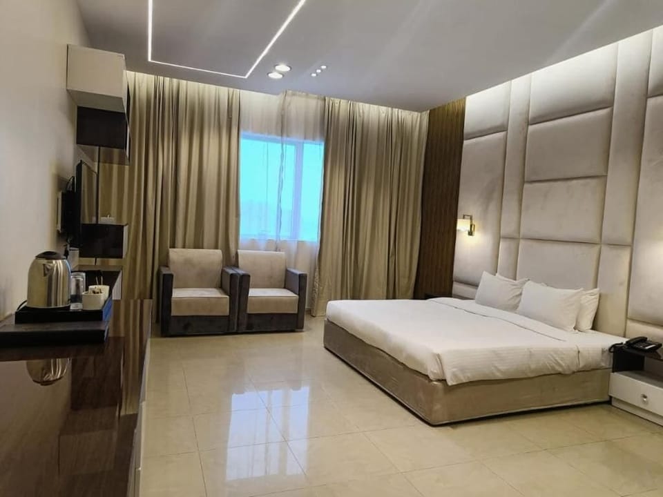 Executive Double Room, Mountain View | Premium bedding, down comforters, in-room safe, soundproofing