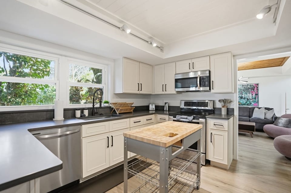 House, Multiple Beds, Pool Access, Pool View (13609 Heritage Way) | Private kitchen
