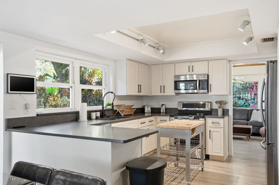 House, Multiple Beds, Pool Access, Pool View (13609 Heritage Way) | Private kitchen