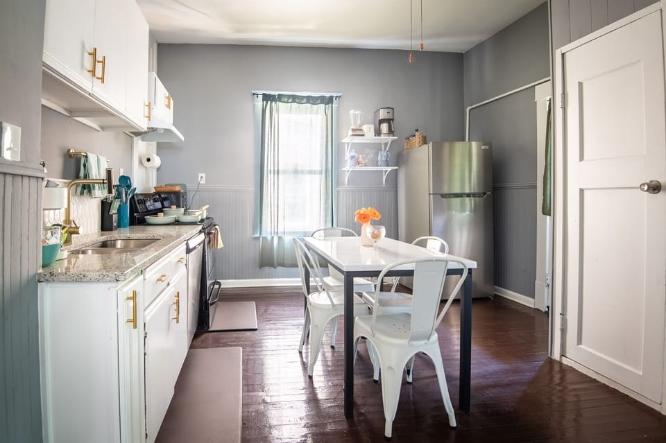 Settle in around the dining table and enjoy a warm, inviting space for meals, conversation, or just relaxing together. It’s perfect for both quiet mornings and lively evenings.
