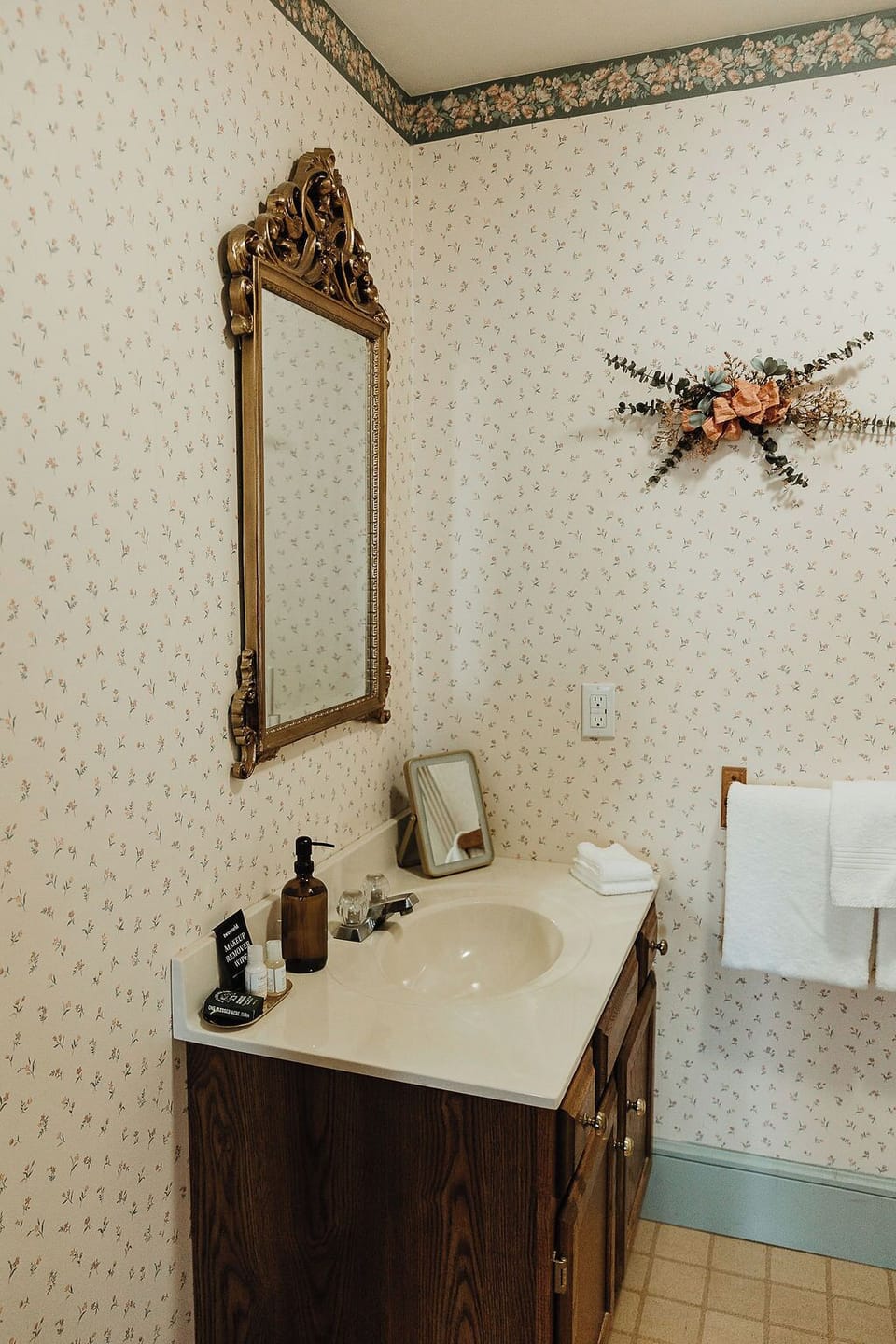 Suite, 1 Queen Bed | Bathroom