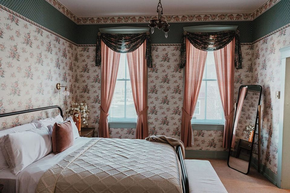Suite, 1 Queen Bed | Free WiFi