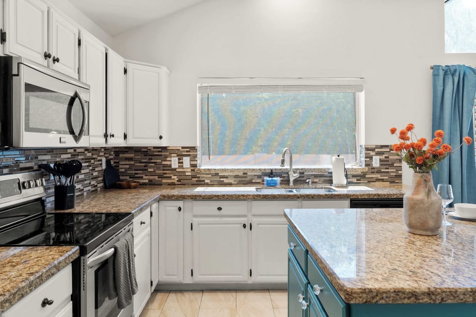 Spacious & Modern – Enjoy a well-equipped kitchen with premium appliances and ample cabinetry for all your cooking needs.
