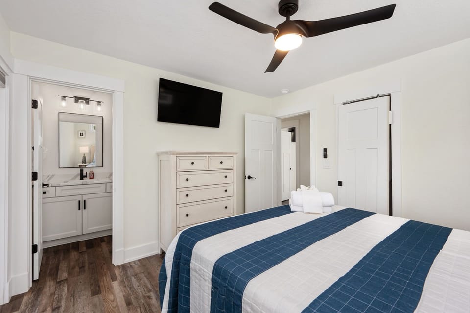 Second Level Queen Bedroom Ensuite
