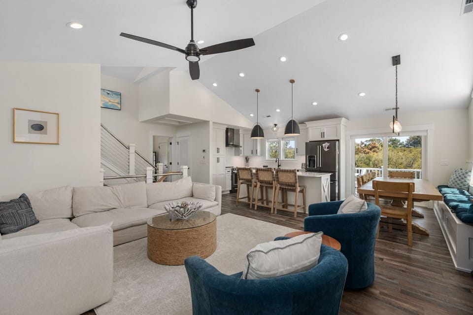 Imagine cooking family meals from this beautiful kitchen all appointed with kitchen aid appliances seeing your loved ones roam around in joy and love. 