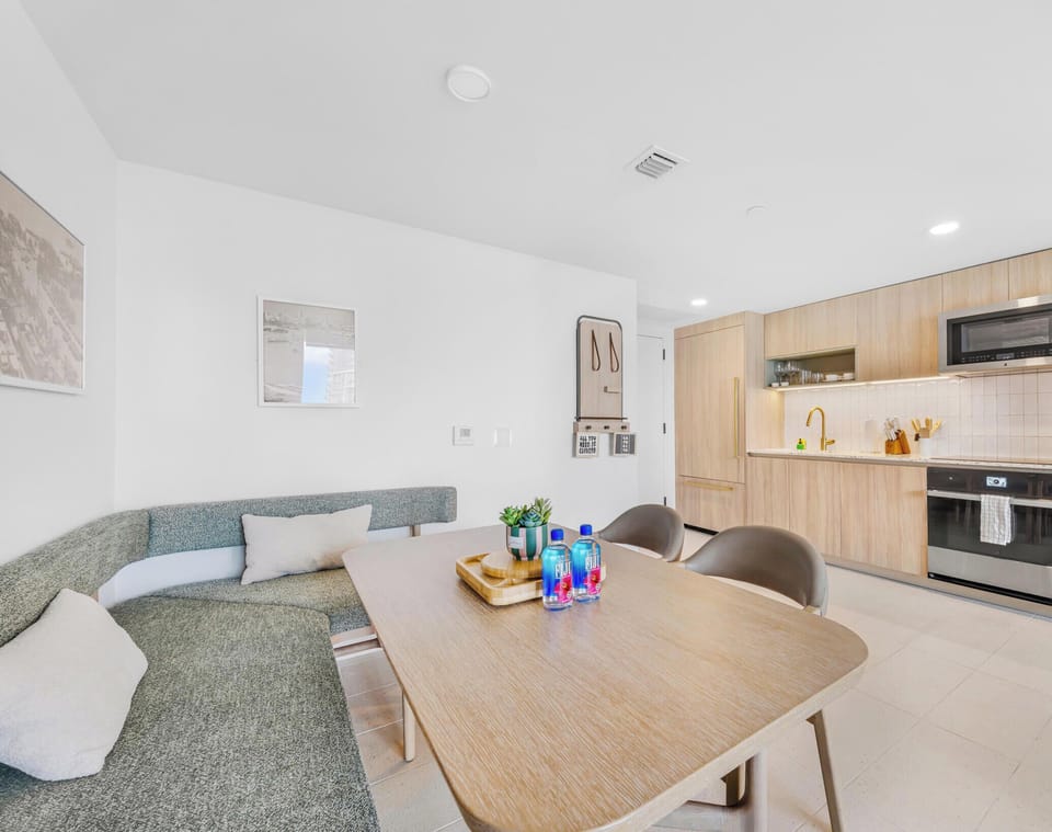 Condo, Balcony, City View | Private kitchen | Fridge, microwave, oven, stovetop
