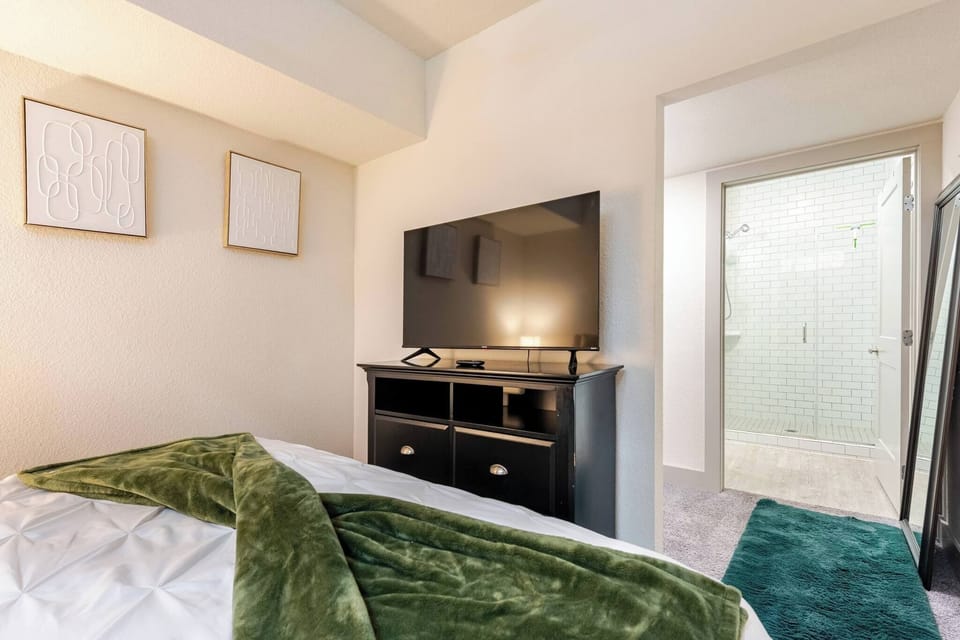 Condo, 2 Bedrooms, Accessible, Smoking | 3 bedrooms