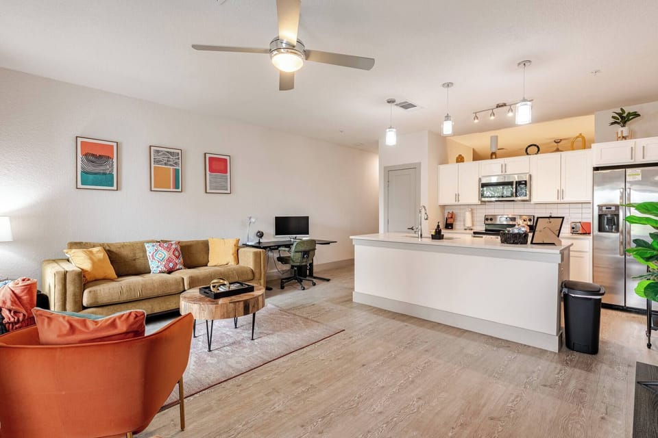 Condo, 1 Bedroom, Accessible, Smoking | Living area | Books