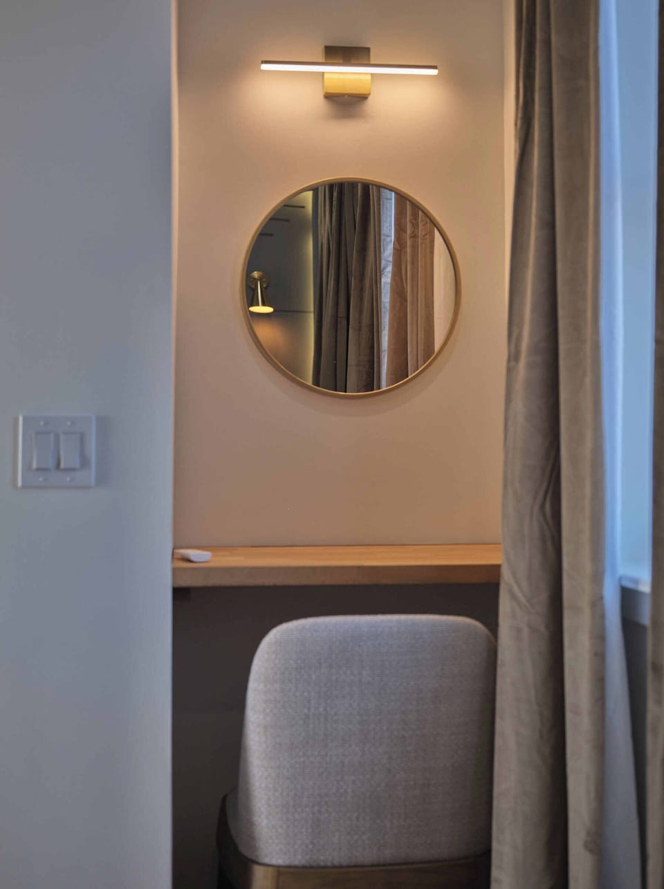 A refined sleeping space crafted for restful nights.
Every detail supports comfort and ease.