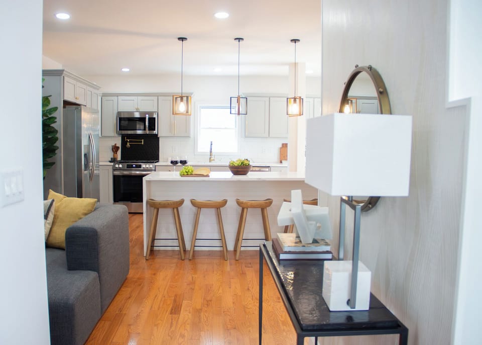 A refined kitchen that inspires creativity.
Designed for both quick meals and memorable gatherings.