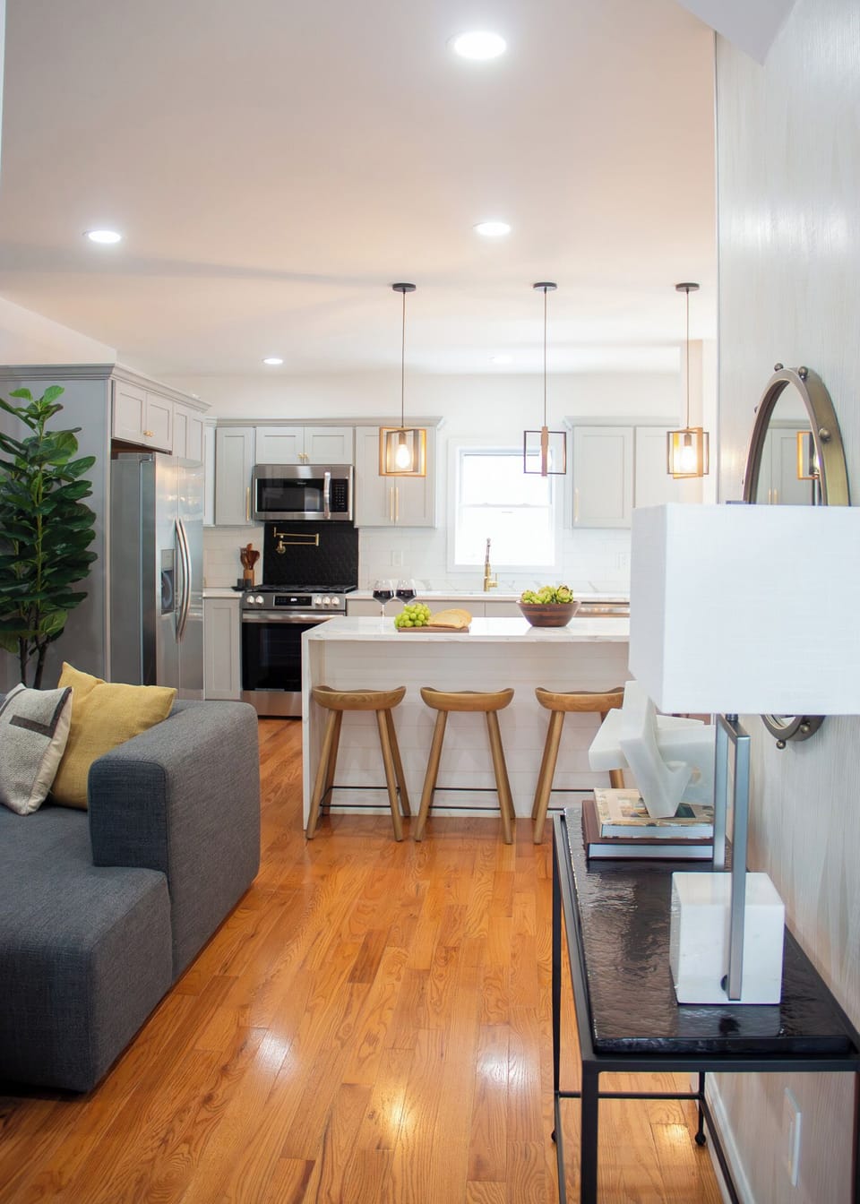 A thoughtfully designed space for everyday culinary moments.
Practical, stylish, and seamlessly integrated into modern living.