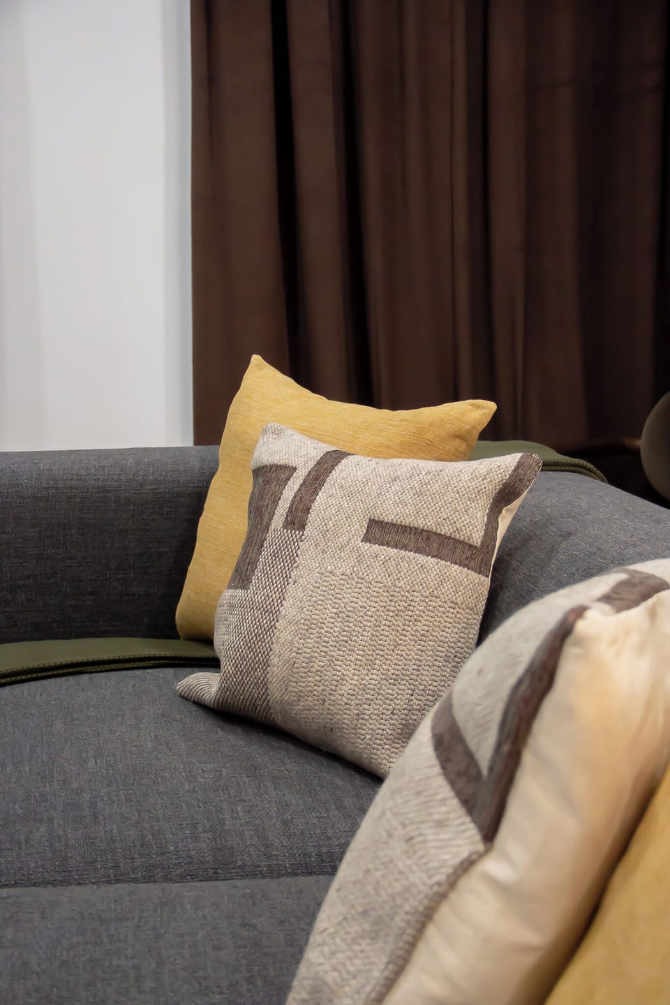 A polished living room that feels both spacious and welcoming.
Crafted to create a calm and elevated atmosphere.