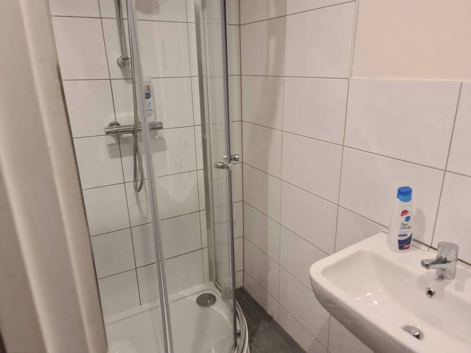 Winter Stays, Pool, Wi-fi, Parking, 3double Beds Apartment in Bradford