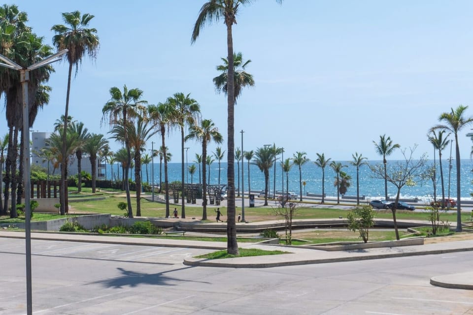 Ubicados justo frente al Parque Ciudades Hermanas, ideal para caminar