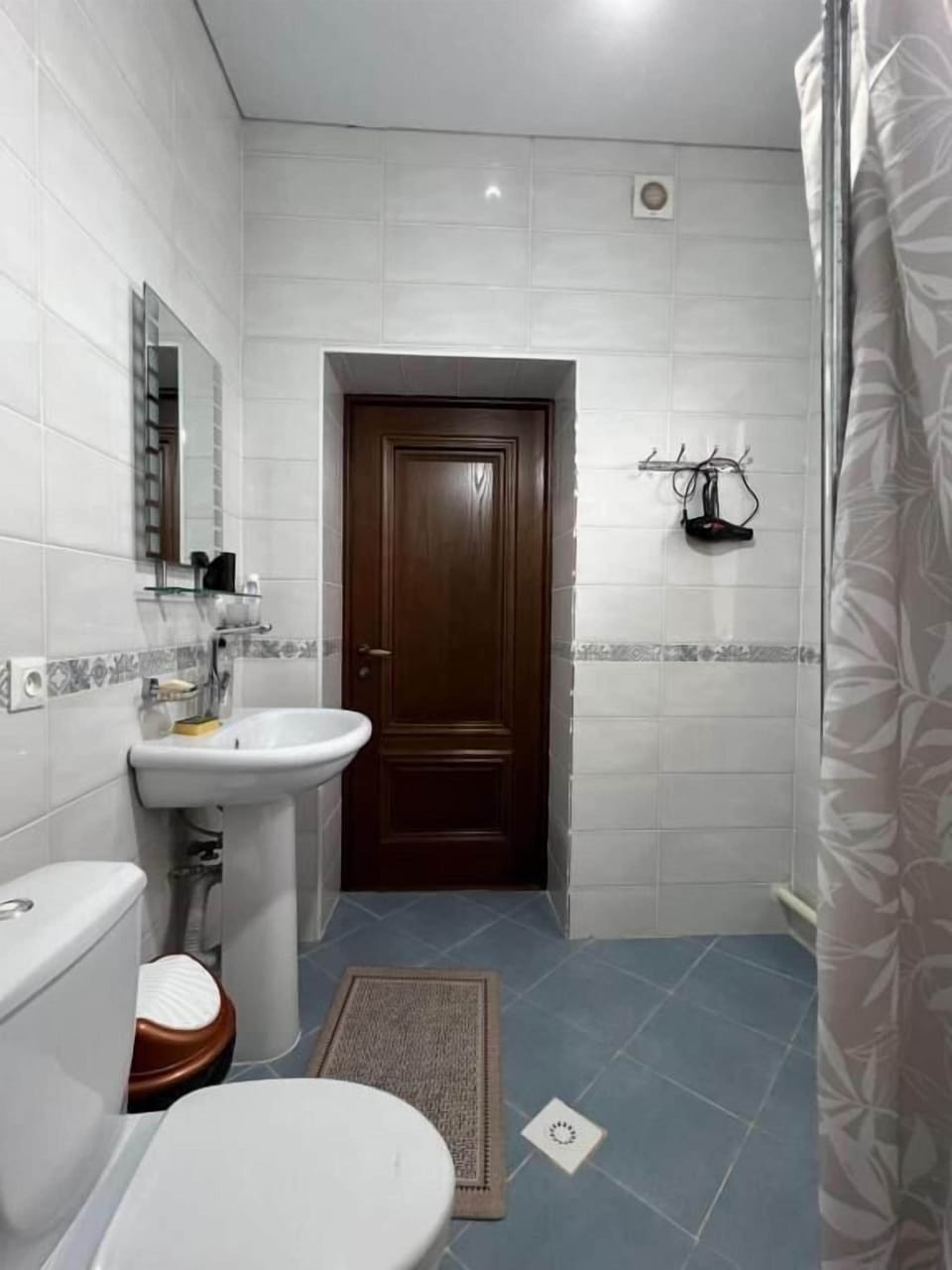 Twin Room, Balcony, Courtyard View | Bathroom