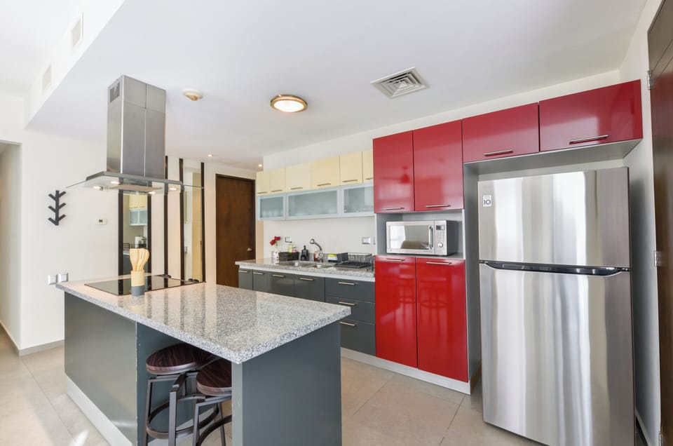 Comfort Suite, Balcony, City View | Private kitchen | Microwave, stovetop, cookware/dishes/utensils
