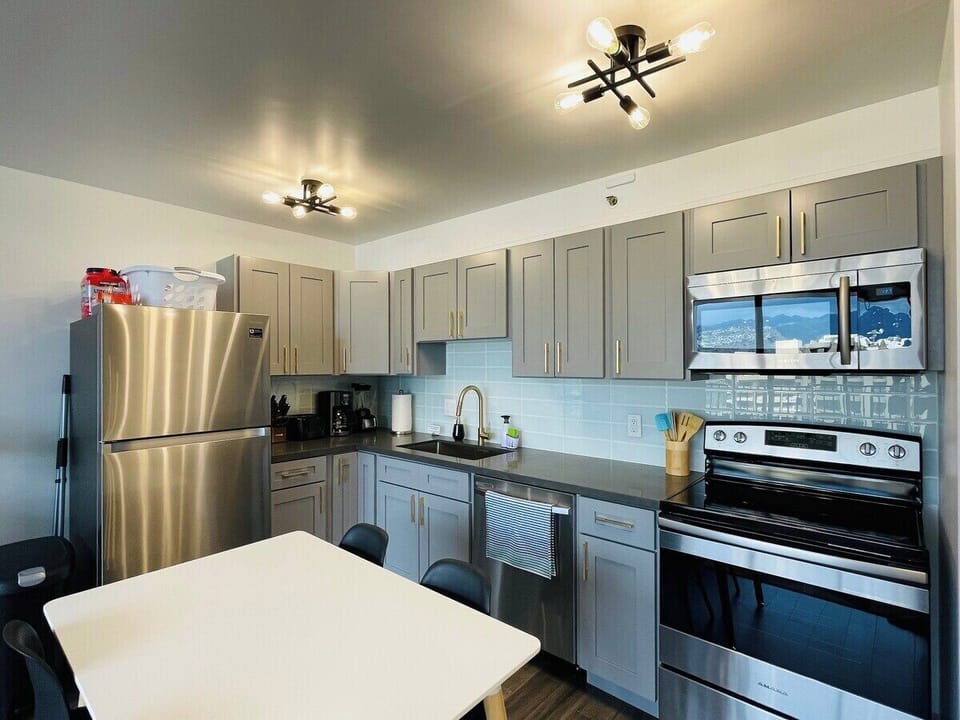 full kitchen