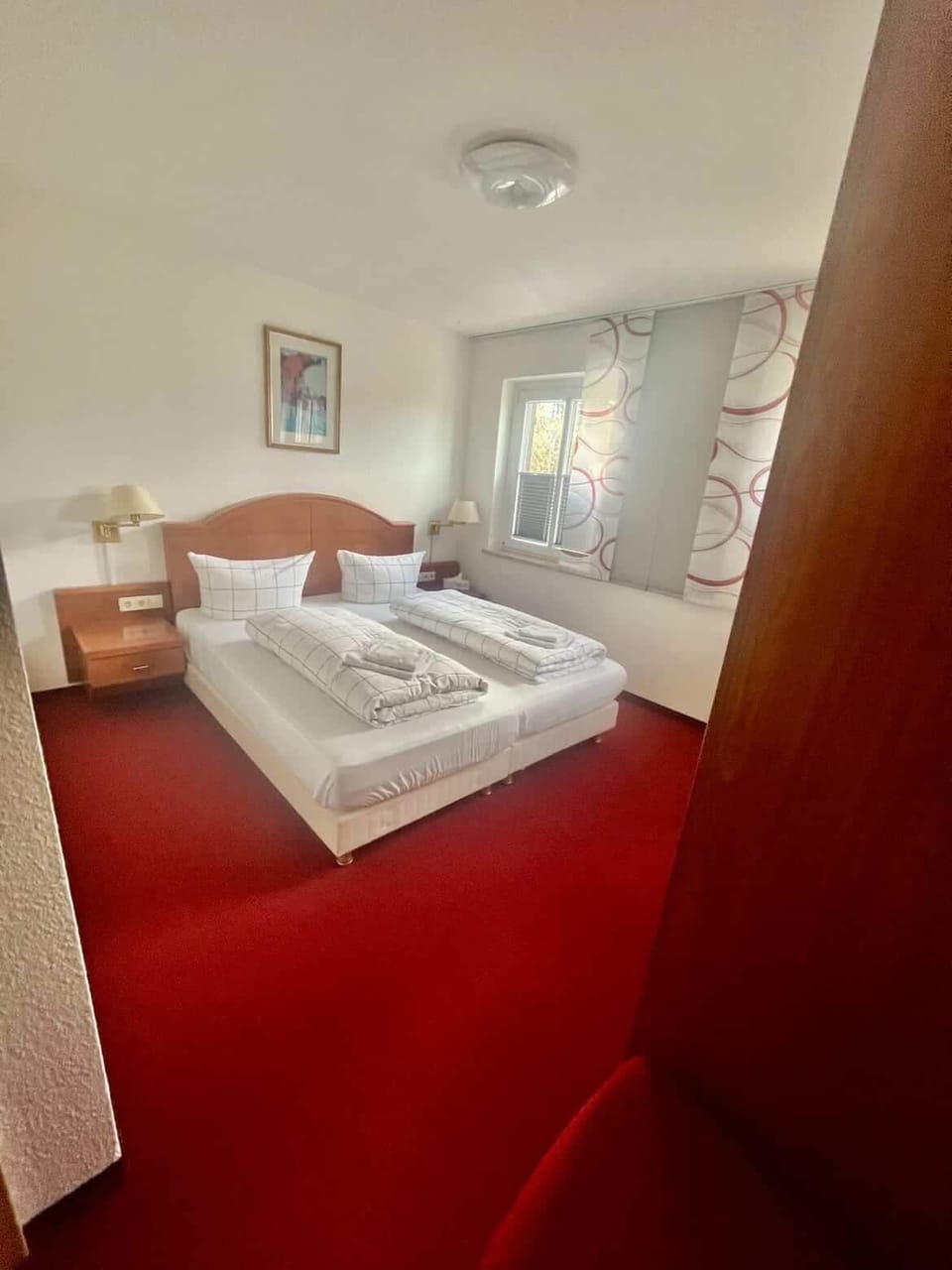Classic Double Room, Garden View | Desk