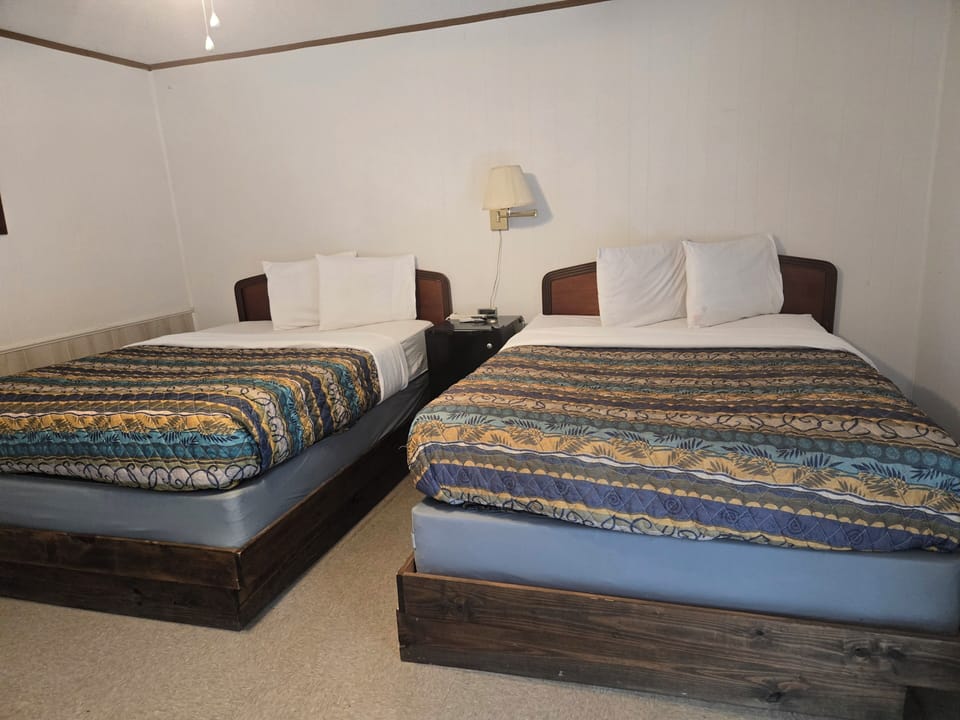 Minnow Studio Standard Double Bed | Desk, WiFi (free)