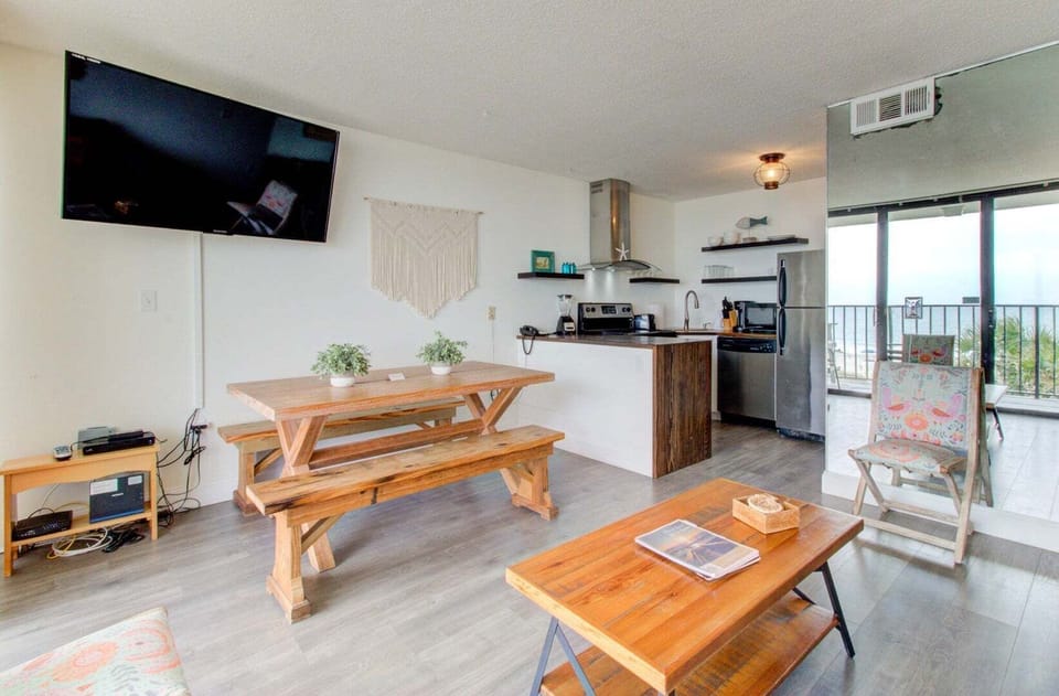 Atlantic Towers 311-print-006-008-Main Living Area-2048x1346-300dpi
