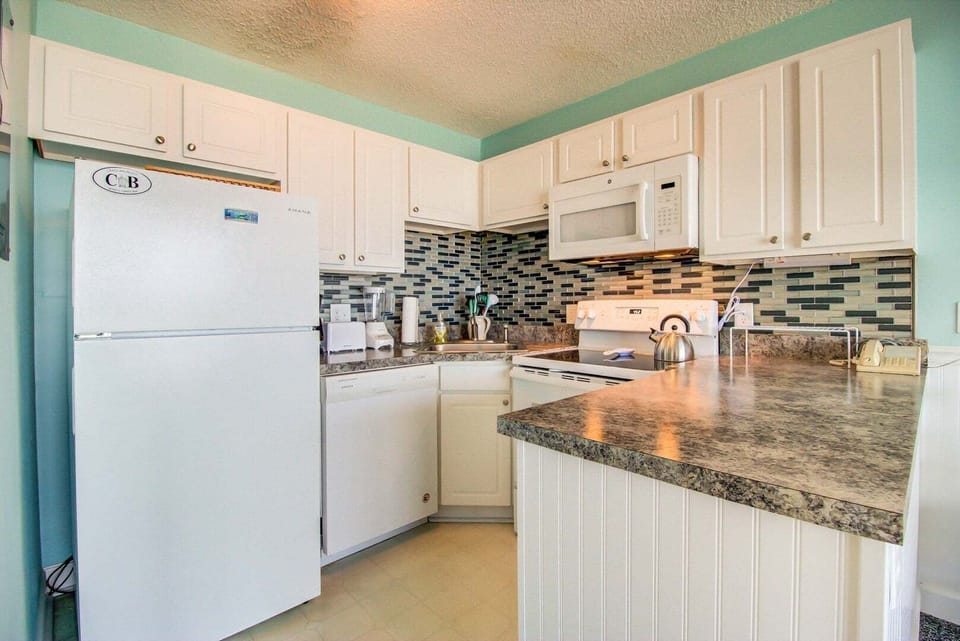 Atlantic Towers 506-print-009-015-Kitchen-4200x2804-300dpi