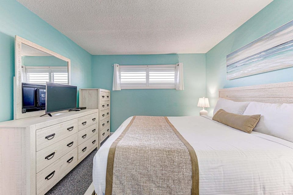Atlantic Towers 506-print-015-025-Bedroom-4200x2799-300dpi