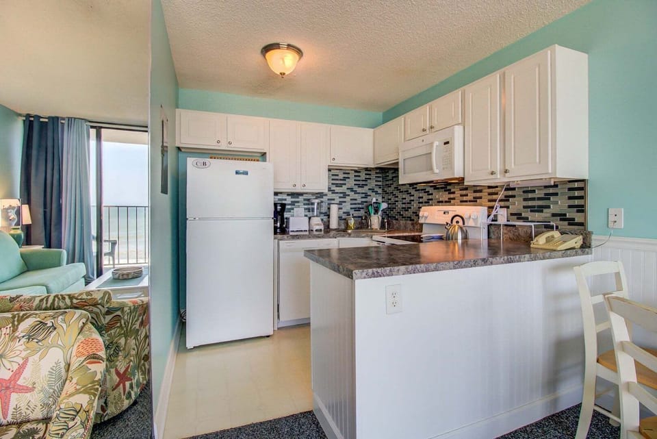 Atlantic Towers 506-print-008-009-Kitchen-4200x2804-300dpi