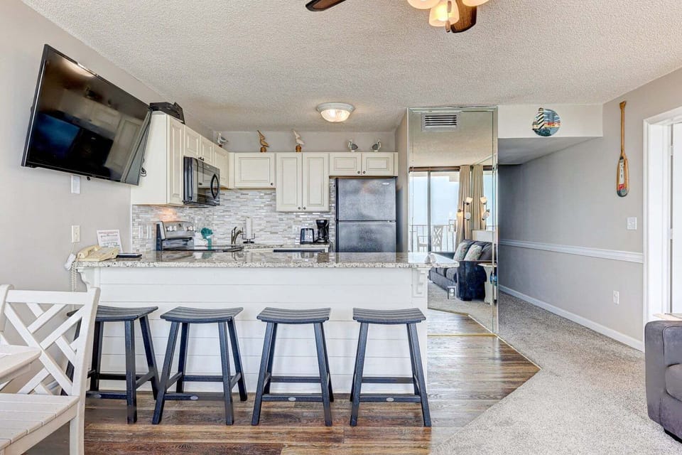 Atlantic Towers 1114-print-006-030-Main Living Area-4200x2800-300dpi