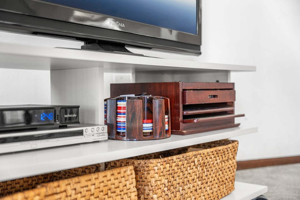 Entertainment center
