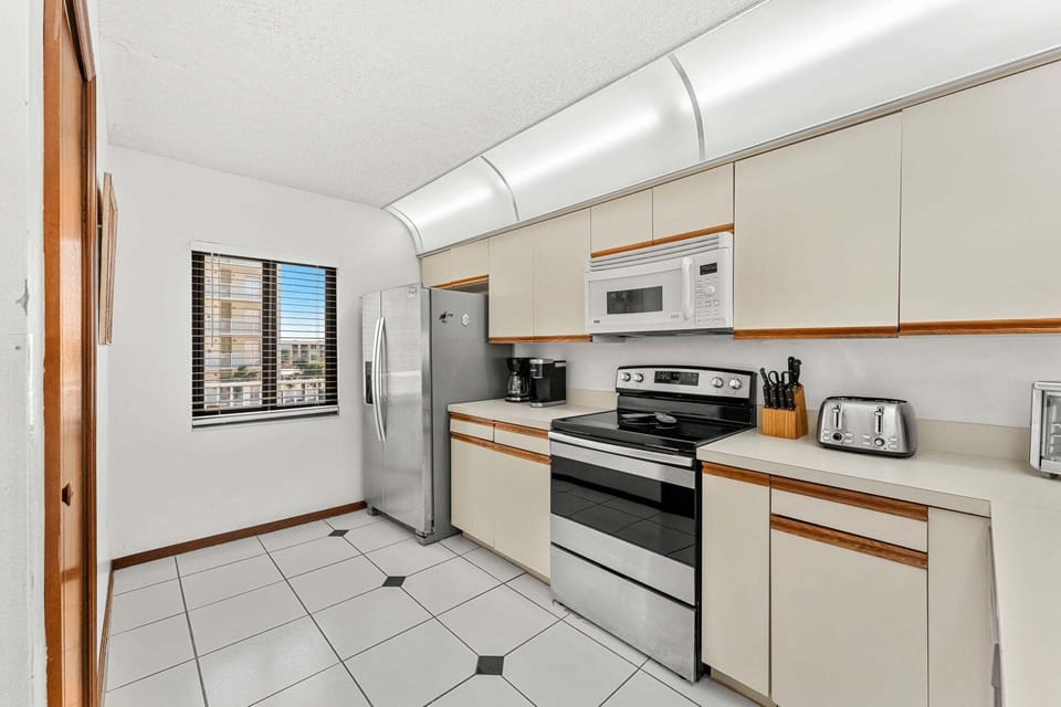 Fully equipped kitchen with everything you need to make your favorite meals
