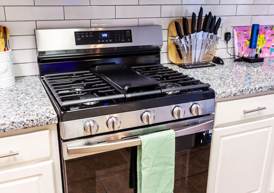 Deluxe House, 5 Bedrooms, Non Smoking, Pets Allowed | Private kitchen