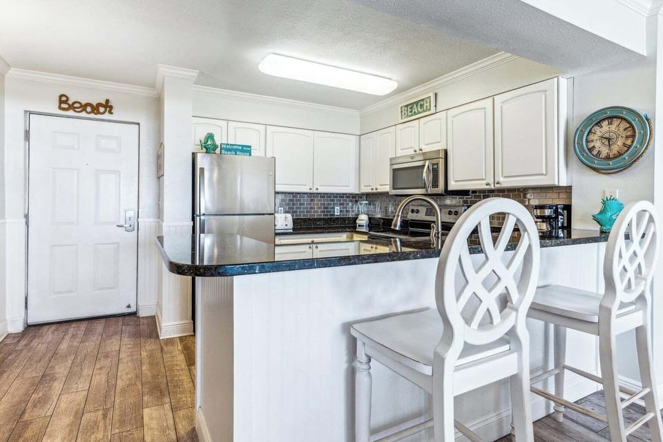 Kitchen Island Seating for 2, Kitchen has Granite counter tops