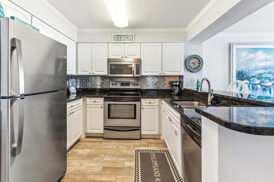 Gorgeous Kitchen, with all the appliances, and gadgets from home. Get ready for 
