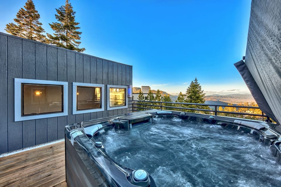 Hot tub Sits on top of the mountain overlooking expansive Genoa Valley and the Heavenly Stagecoach ski Resort,
