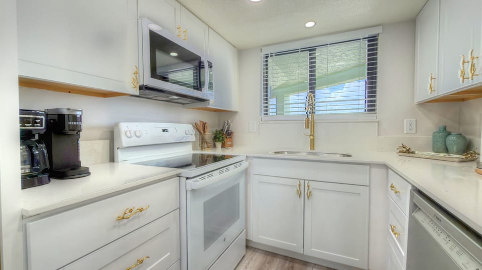 Jeff and Gina Properties - Ocean Trillium 304 (OT304) - New Smyrna Beach - 1 Bedroom - 1 Bathroom - Atlantic Ocean - Waterfront - Beach Front