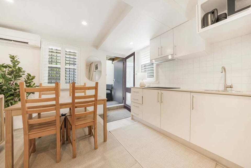 Kitchen dining area