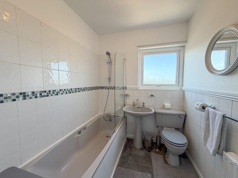 Pleasant View - 3 Bedroom Holiday Home - Pembroke (27913)