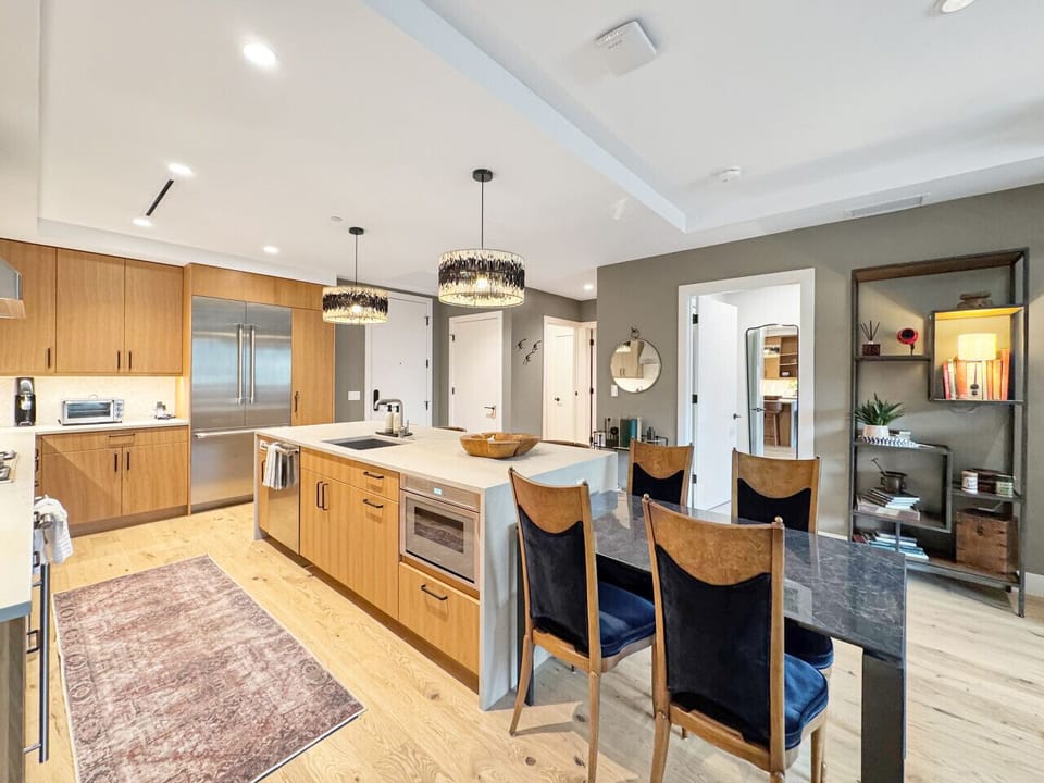 One space flows effortlessly into the next, island, living area, and the guest bedroom door waiting just around the corner. At Frontgate, no one feels like a guest for long