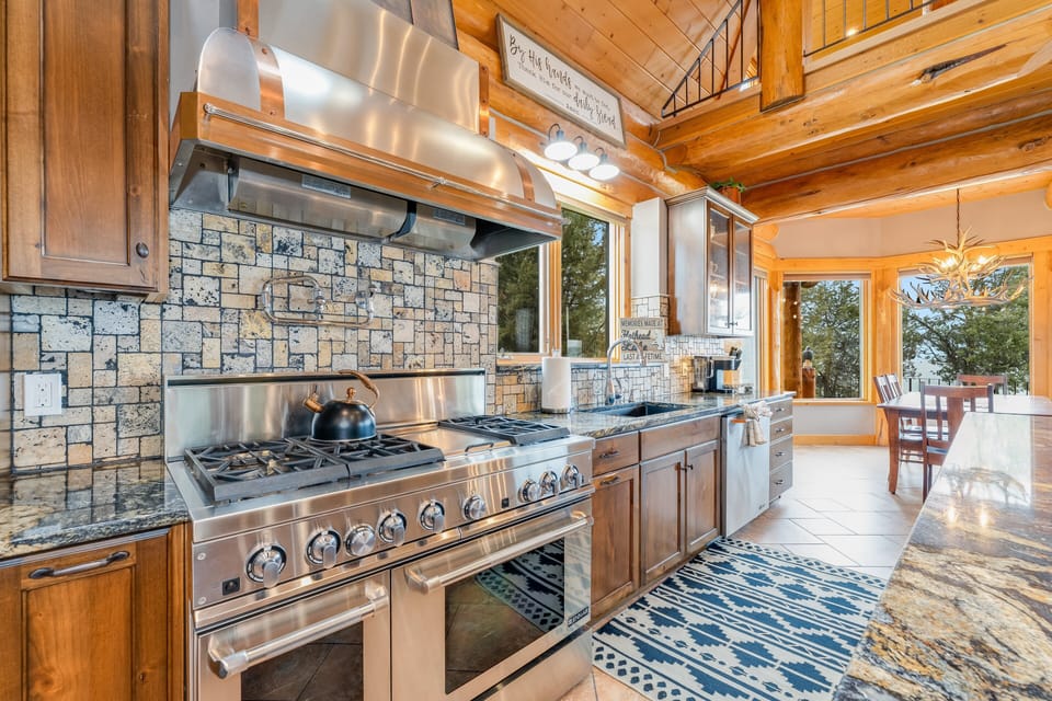 All modern appliances. | Interior