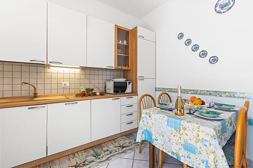 Kitchen and dining area