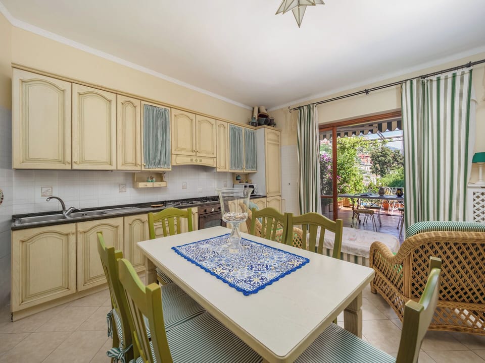 Panoramic House, City View | Private kitchen | Espresso maker, fridge, microwave, oven