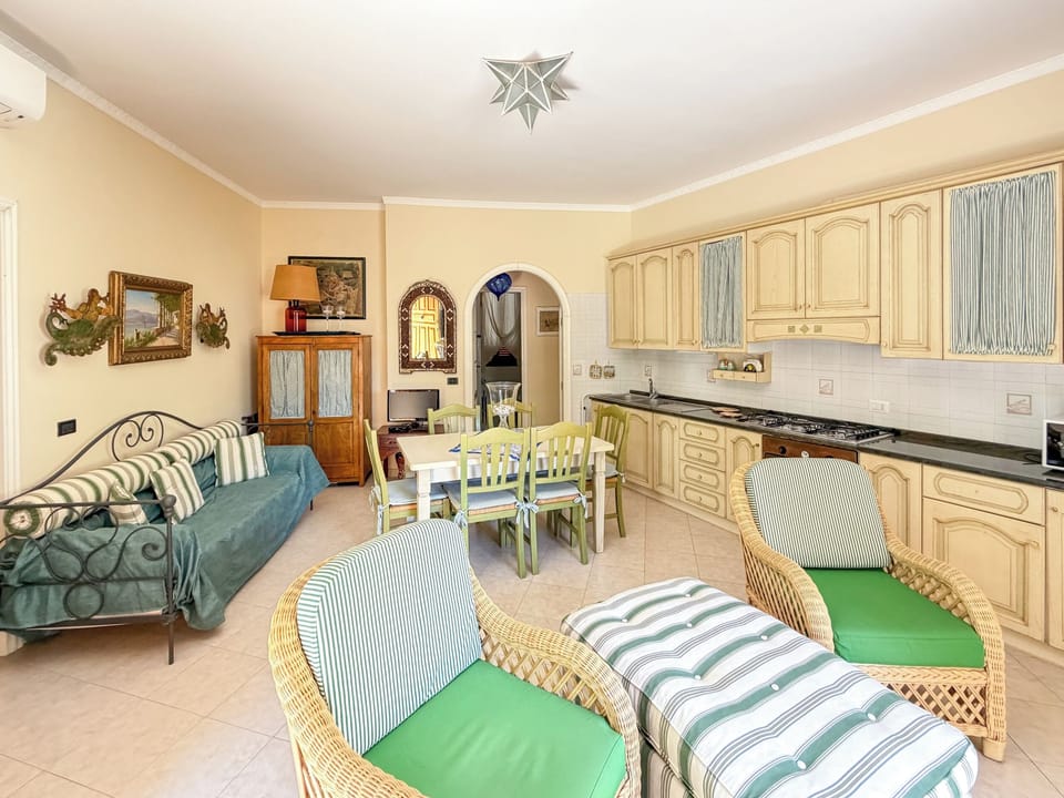 Panoramic House, City View | Living area | 32-inch flat-screen TV with digital channels