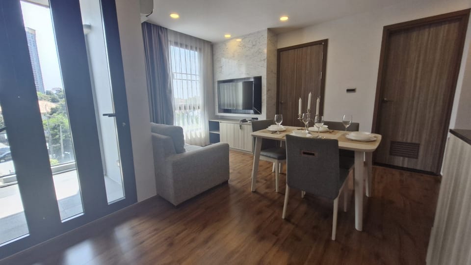 Deluxe Quadruple Room, Balcony, Mountain View | Dining
