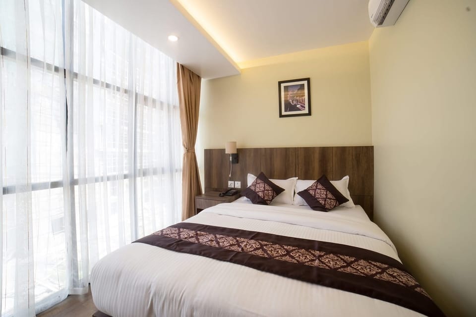 Deluxe Double Room | Desk, laptop workspace, iron/ironing board, free WiFi