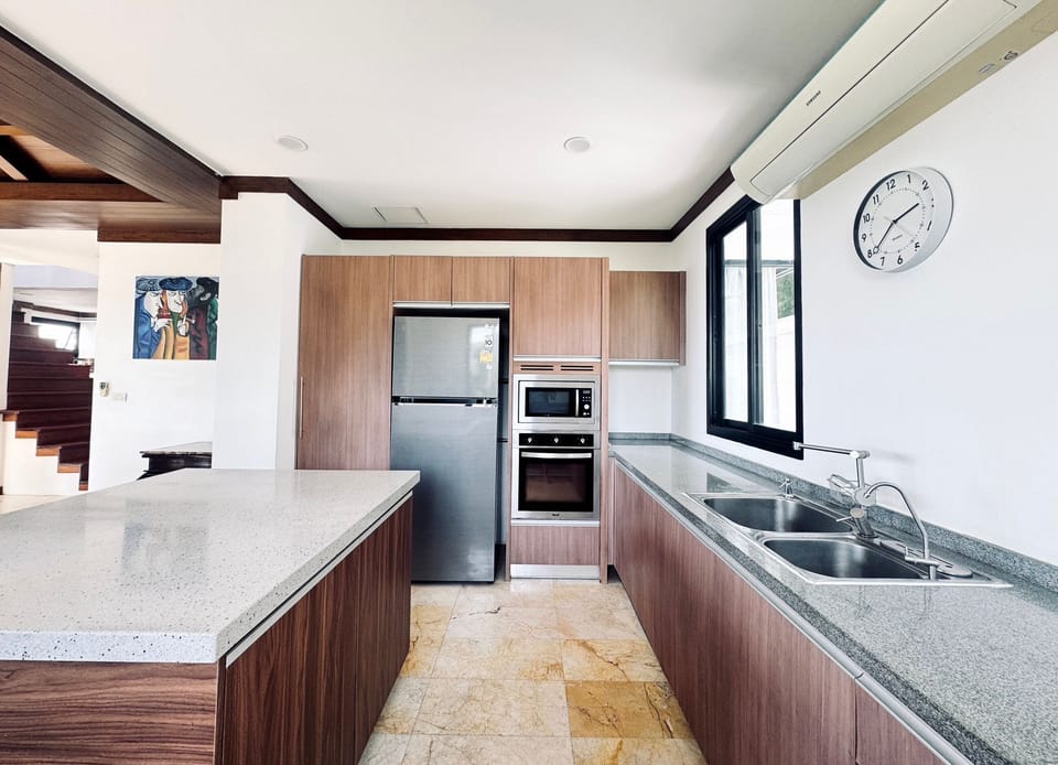 Villa, 5 Bedrooms, Sea View | Private kitchen | Fridge, microwave