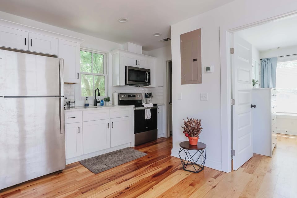 From morning coffee to homemade dinners, this kitchen is ready for every meal!