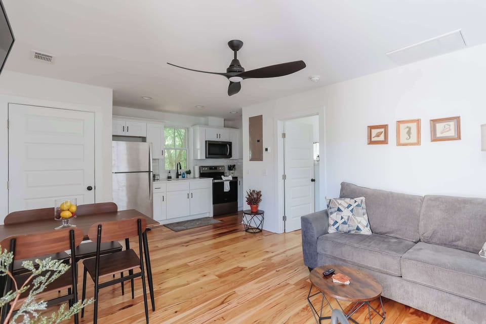 The open layout makes it easy for everyone to spend time together!