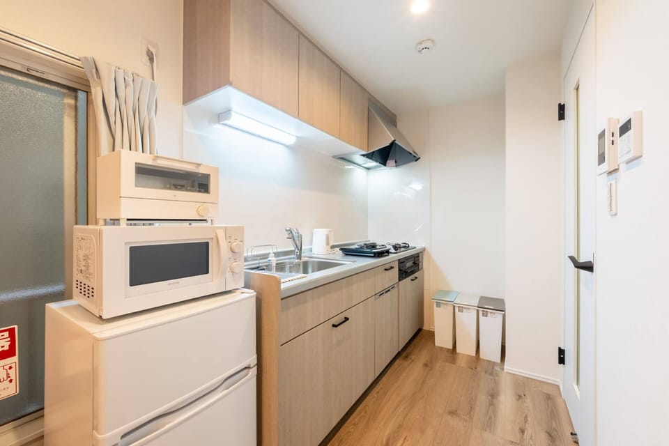 House, Non Smoking | Private kitchen | Full-size fridge, microwave, stovetop, cookware/dishes/utensils